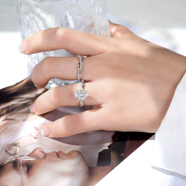 Moissanite 2.0carat Switch Oval Diamond Ring