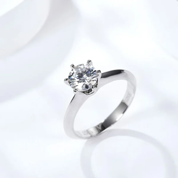 Moissanite 1.0carat 6-Prong Solitaire Round Diamond Ring